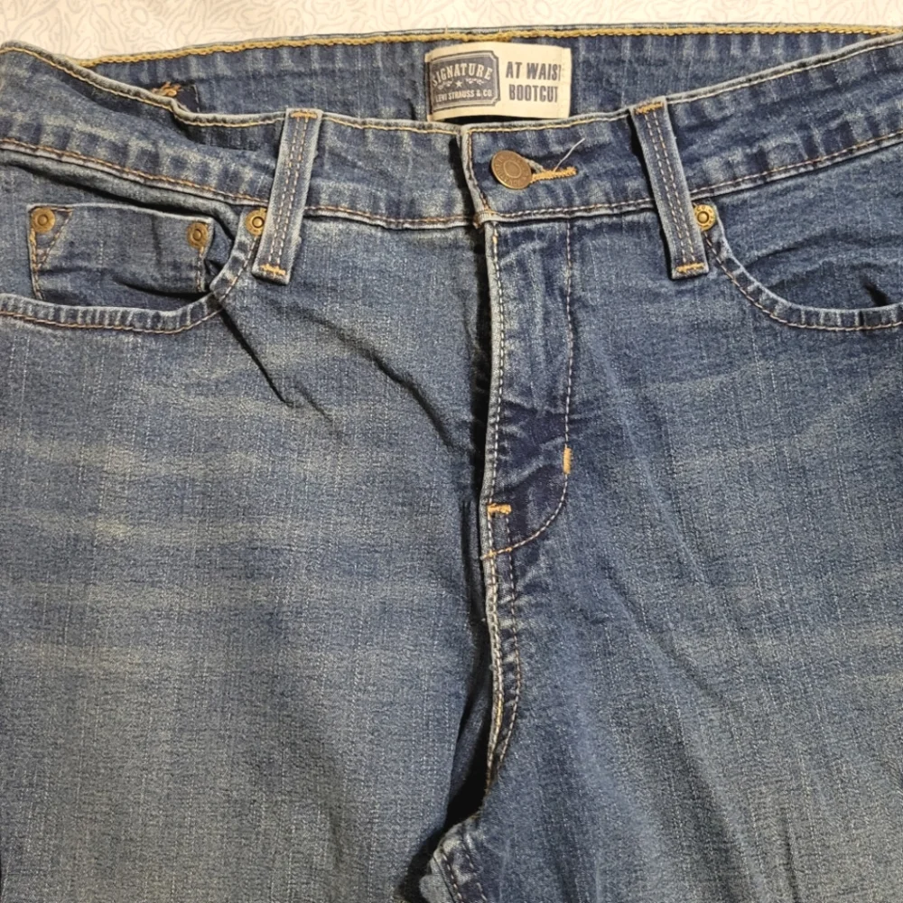 Levi's Signature Bootcut Jeans SIZE 8 LONG - 33